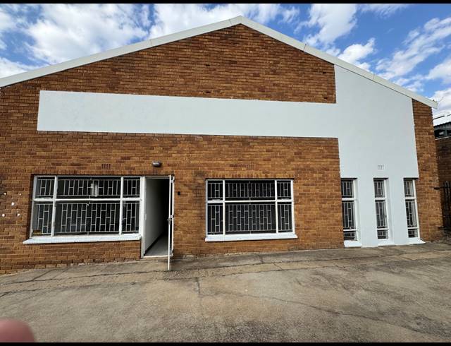 400M² WAREHOUSE TO LET IN WYNBERG